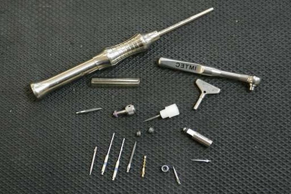 инструменты для установки зубного имплантанта